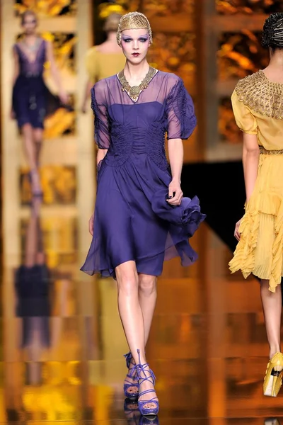 Look 30